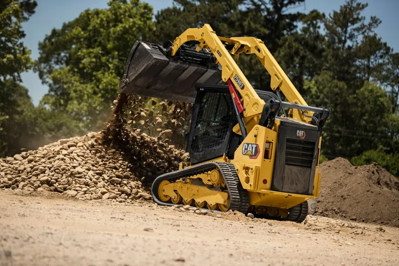 Track-Driven Skid Steer Loader – All-Terrain Capability 1